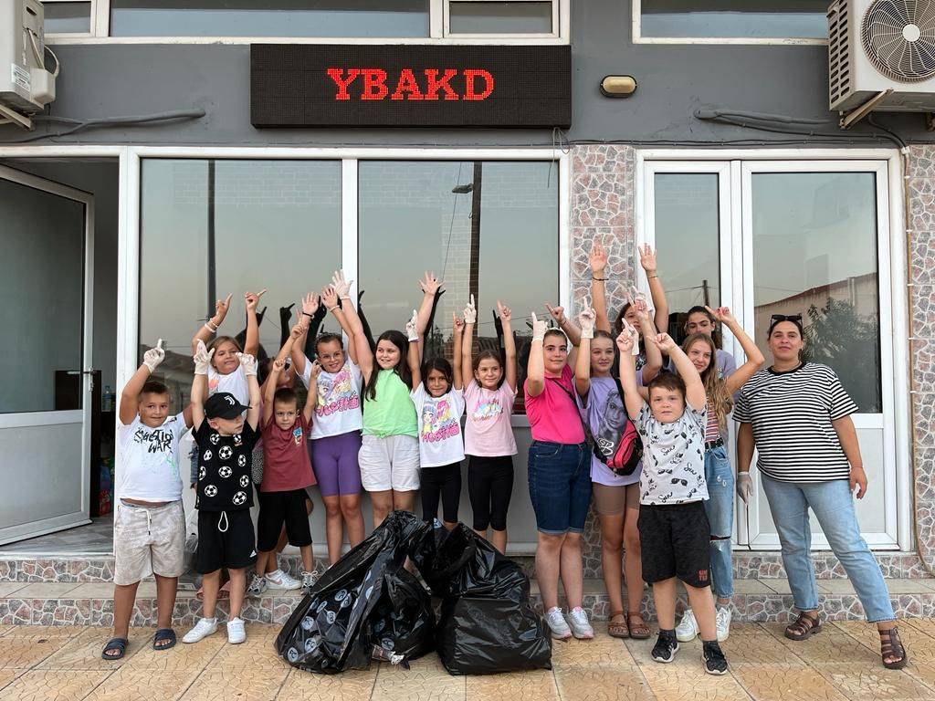 Yassıköy Azınlık Kültür Derneği Kadınlar Kolu, Çocuklarla Birlikte Çöp Toplama Etkinliği Düzenledi